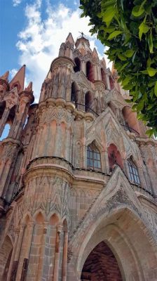 ¡Sumérgete en la Historia y el Arte con la Iglesia de San Miguel! Edificación gótica del siglo XIV llena de encanto y misterio.