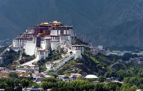 ¡Sumérgete en la Historia Imperial en el Palacio de Potala! Un viaje al Tíbet en pleno corazón de China